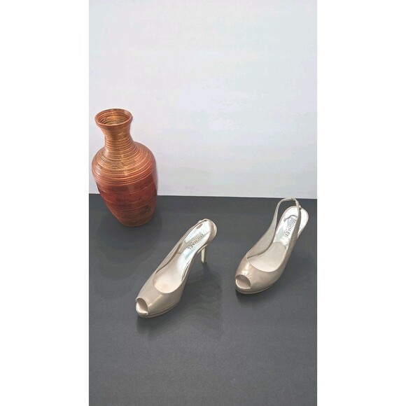 Michael Kors Women's Beige Patent Leather Slingback Peep Toe Heel Used size 6M - Picture 8 of 8